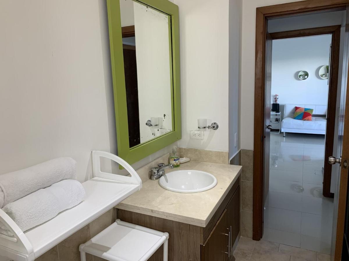 Apartamento Mirador Del Laguito Cartagena Luaran gambar